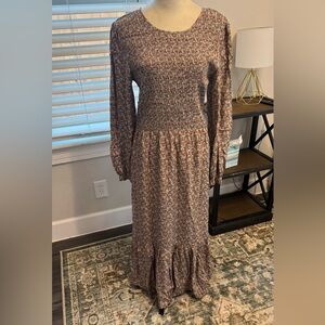 Maxi prairie dress with pockets. Gently worn.